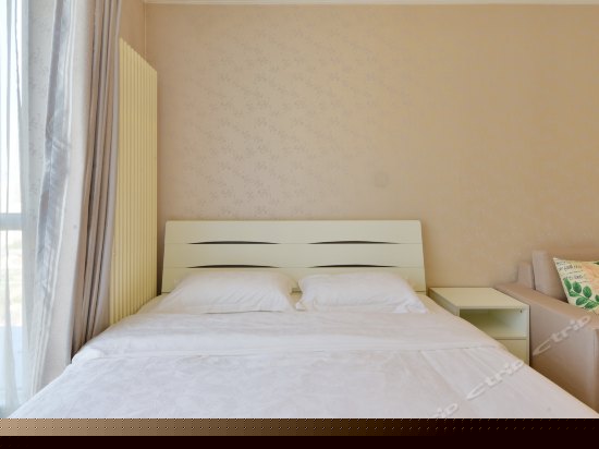 豪华开间大床房