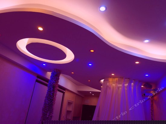 榻榻米主题影院房