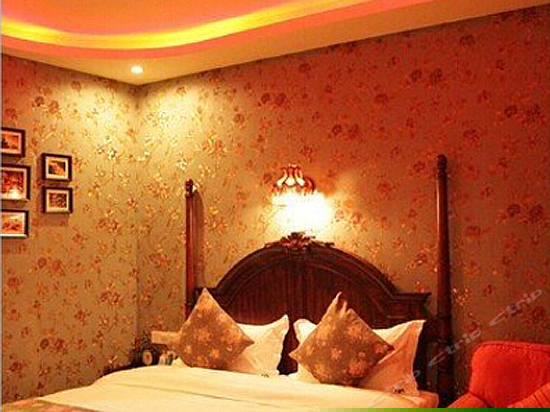 浪漫风情大床房