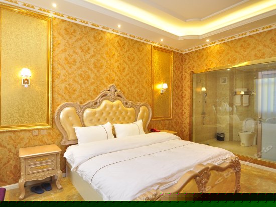 豪华温馨大床房