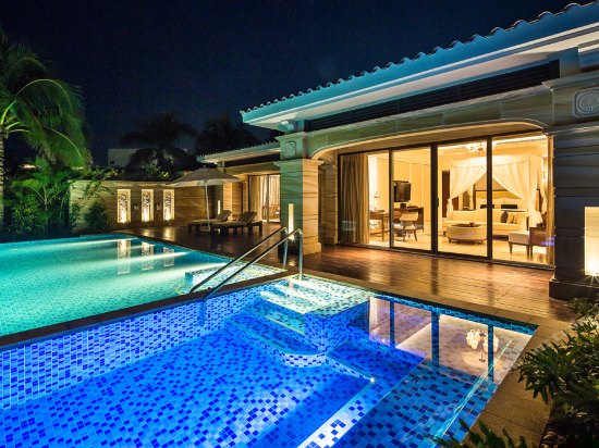 奢华园景泳池别墅双卧室