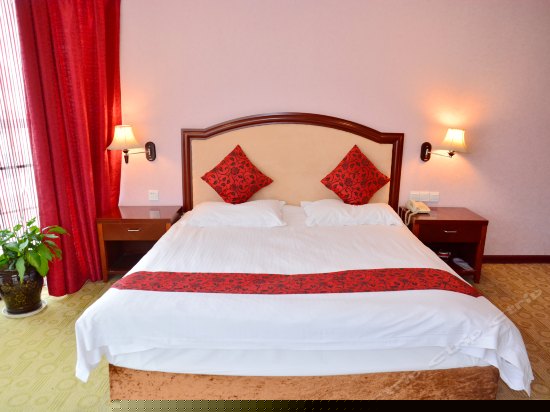 六楼豪华大床房