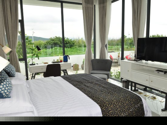 豪华水漾海景大床房