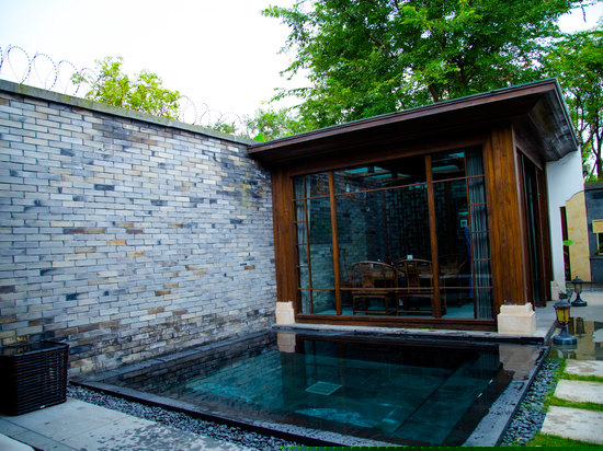 庭院式豪华套房（无窗）