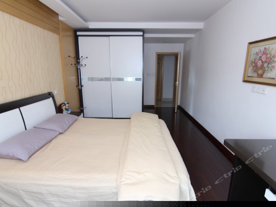 豪华实木大床房