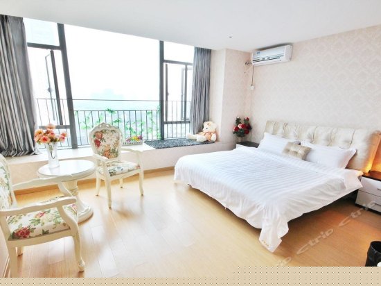 百纳天宝阁风情大床房