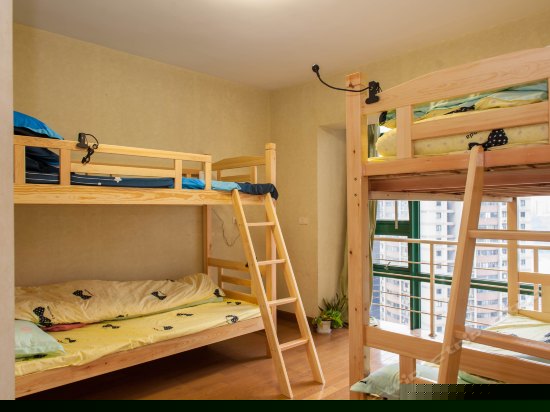 女生江景姐妹花四人床位间