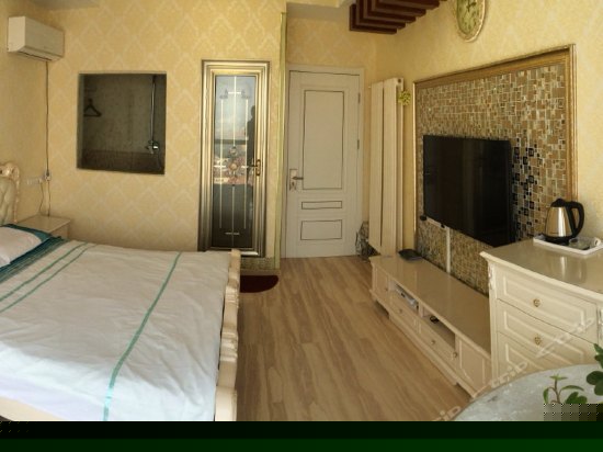 豪华飘窗观海大床房