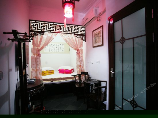 豪华情侣大床房