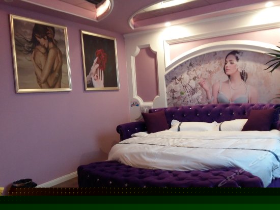 浪漫满屋主题房