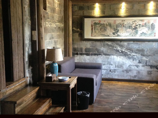 西楼二层东豪华景观套房