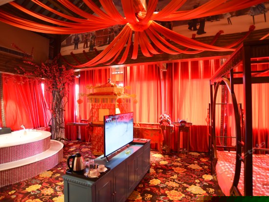 冲浪洞房花烛大床房