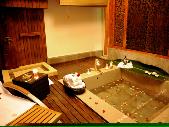 豪华特色泡池房