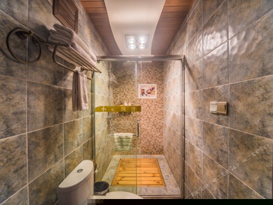 豪华阳光大床房