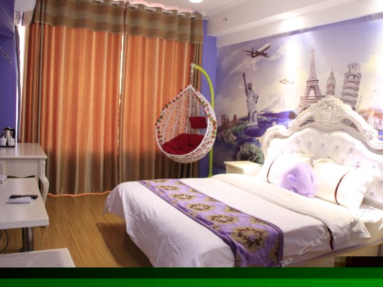 时尚情侣大床房