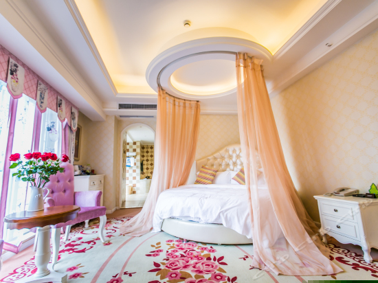 五星圆床风情浴缸房