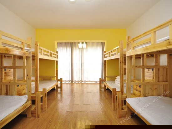 女生八人间(床位)