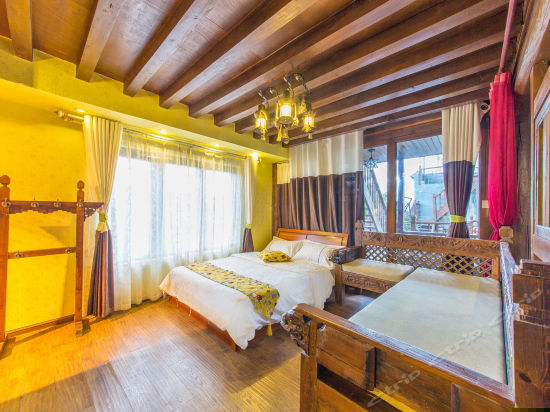 阳光浪漫大床房