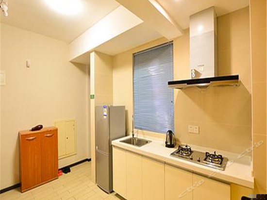 高级蜜月大床房