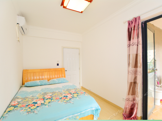 温馨三室一厅套房