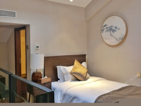 雅苑河景家庭复式房