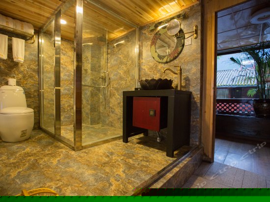 豪华湖景家庭阳台房