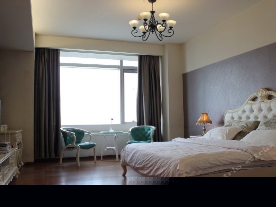 豪华双人大床房