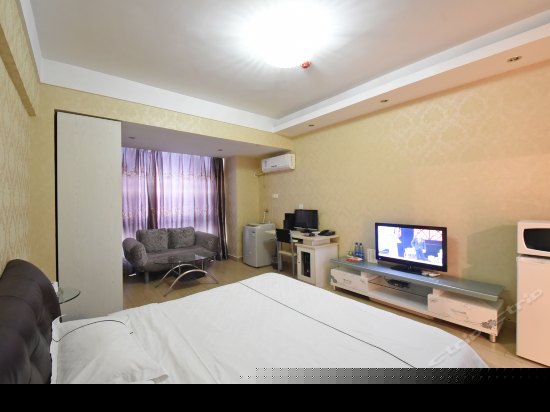 豪华电脑大床间