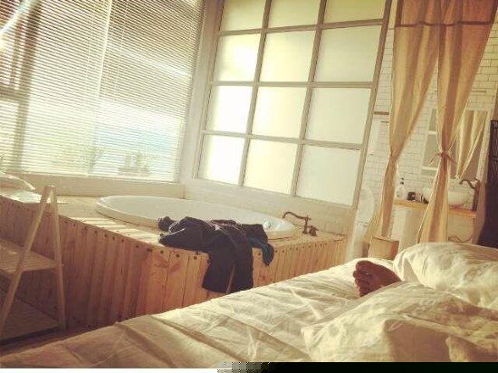 三层豪华海景浴缸大床房304