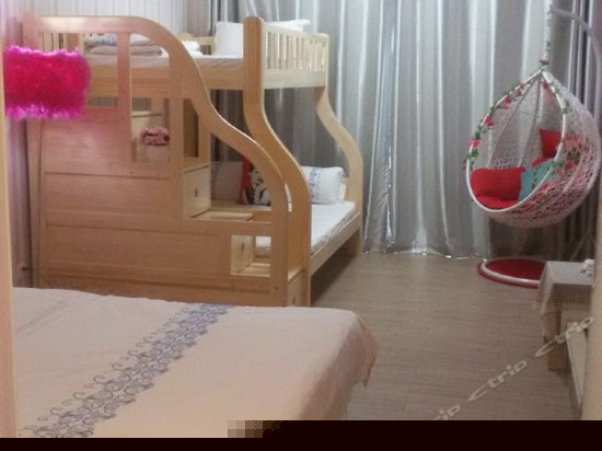 白雪公主亲子主题三床房