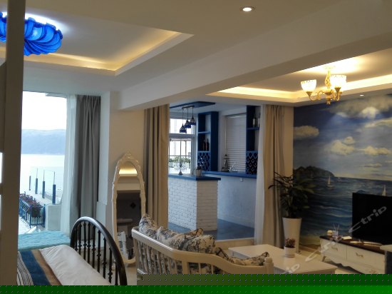 豪华海景带小酒吧露台大床房209