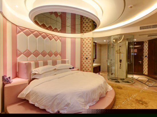 豪华主题圆床房