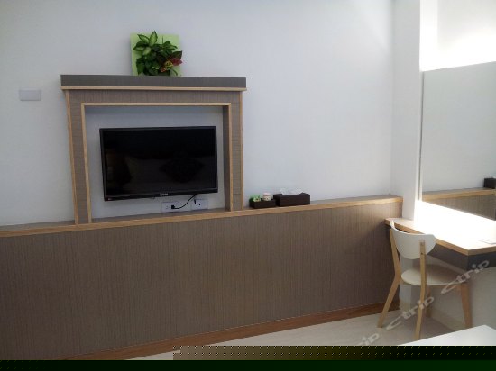 现代风双大床双人房