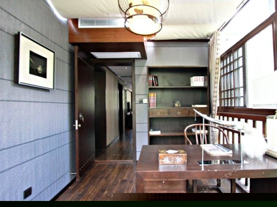 禅意套房（带阳光书房)