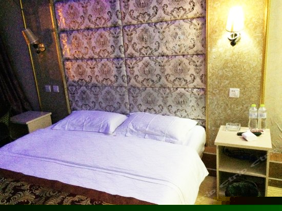 简约主题大床房