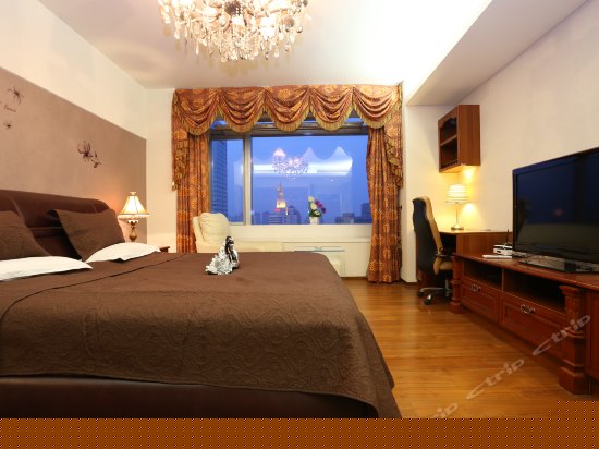 豪华河景大床房