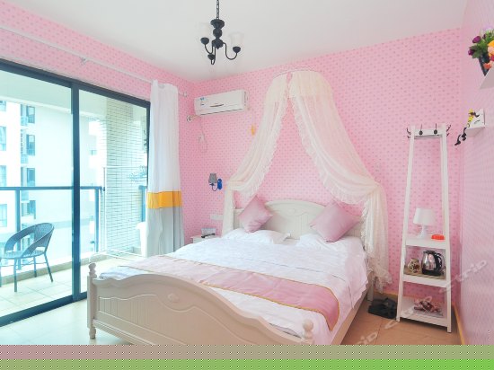 温馨蜜月大床房