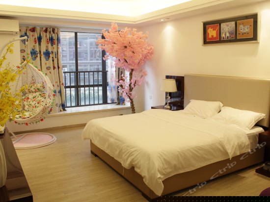 浪漫樱花主题大床房