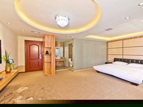 豪华阳台大床房