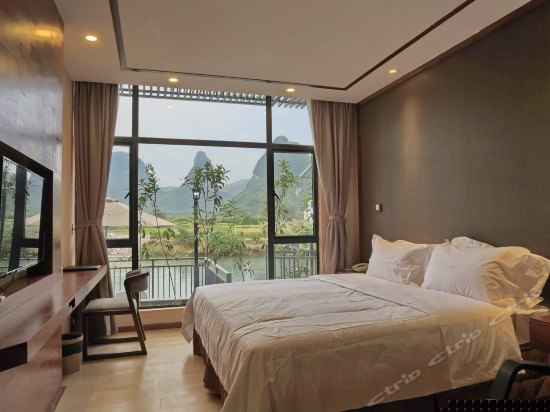 豪华河景大床房