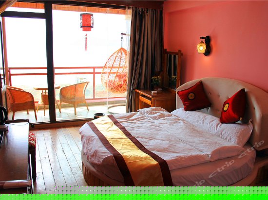 湖景情趣圆床房