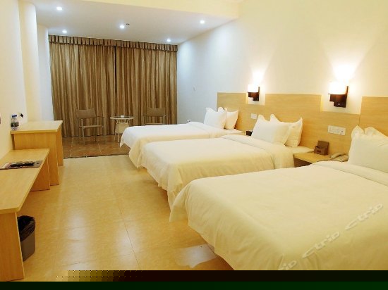 豪华山景三人房