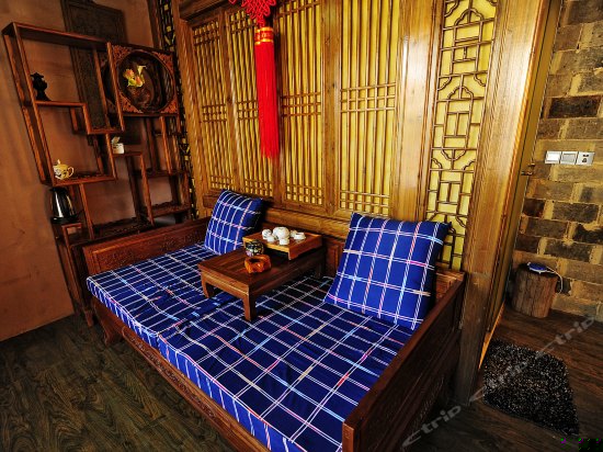 湖边豪华大床房