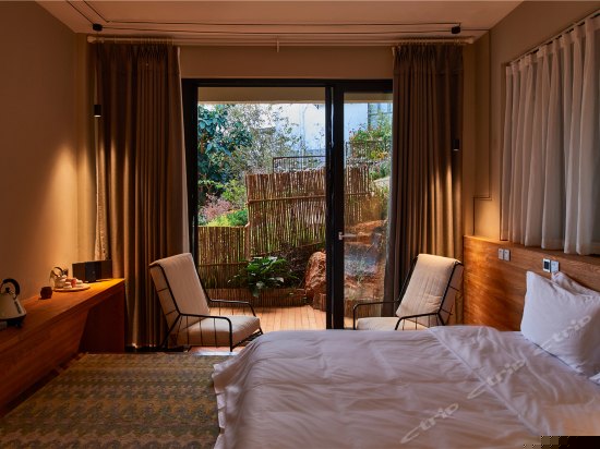 庭院海景大床房