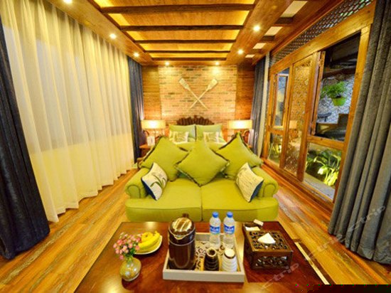 花园浪漫大床房