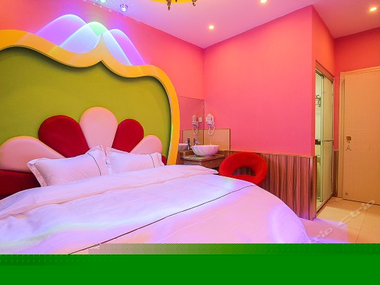 情侣主题圆床房