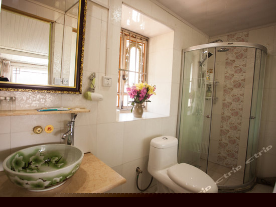 豪华阳光大床房