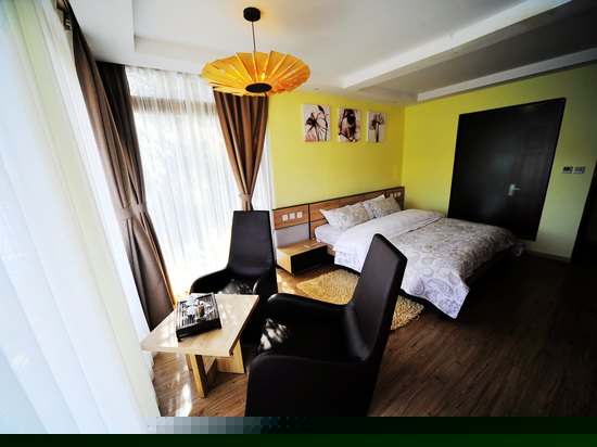 全湖景情侣蜜月房