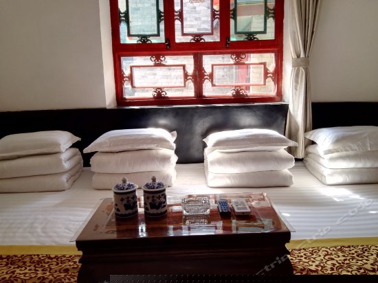 豪华龙凤土炕四人间