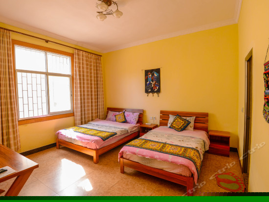 梅—温馨家庭亲子房